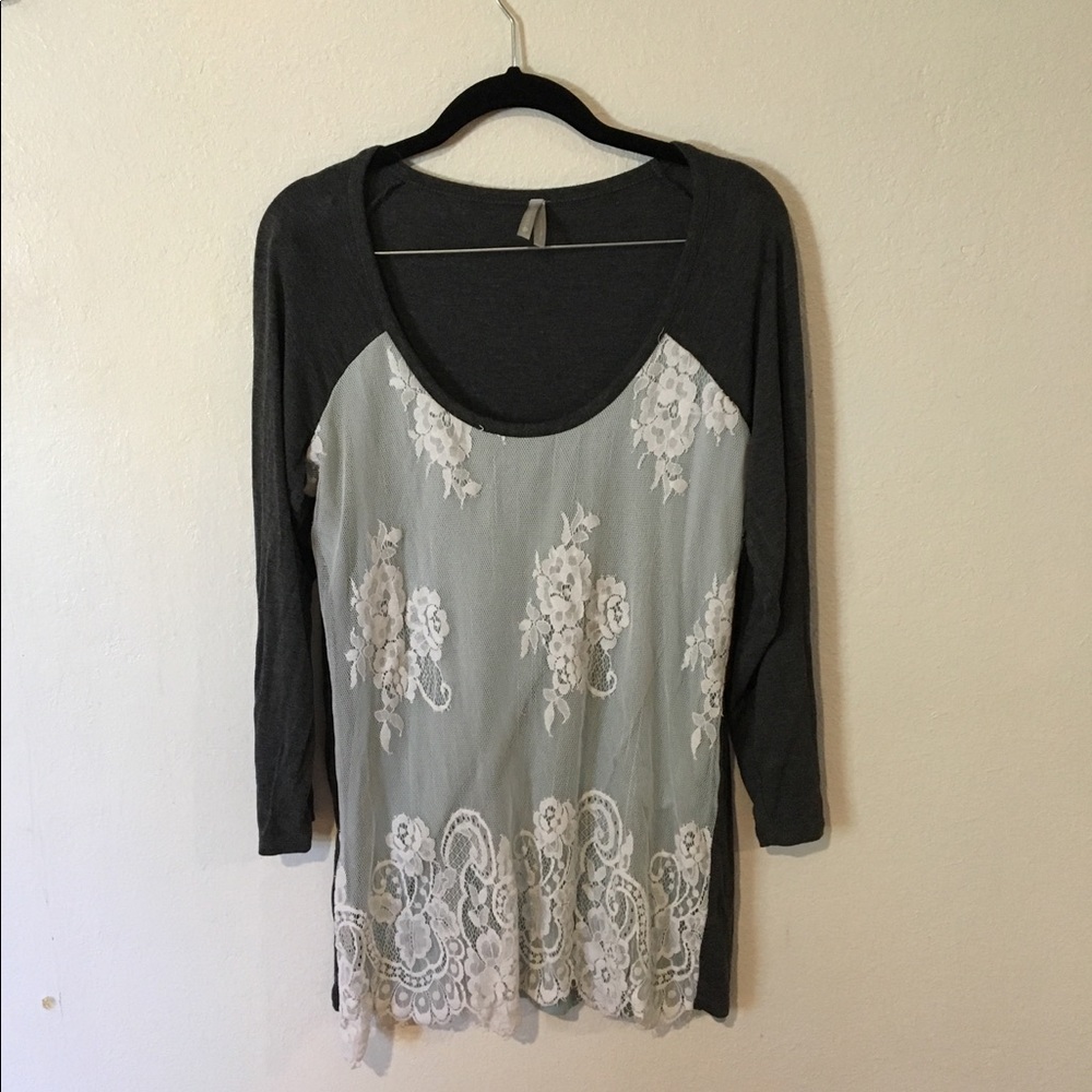 Vanity | Women’s Top Size Large